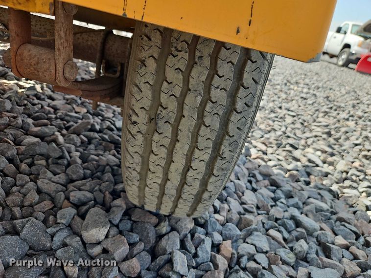 image for item YA2850 1999 Team Fenex F121KP manhole support trailer