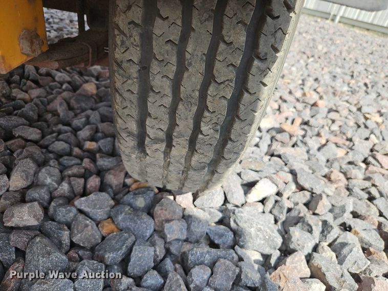 image for item YA2850 1999 Team Fenex F121KP manhole support trailer