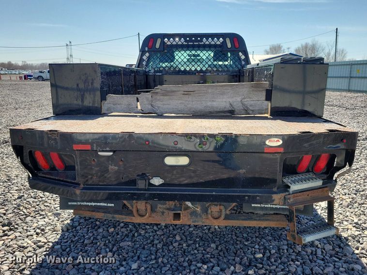 image for item YA2851 2015 Ford F550 Super Duty flatbed truck