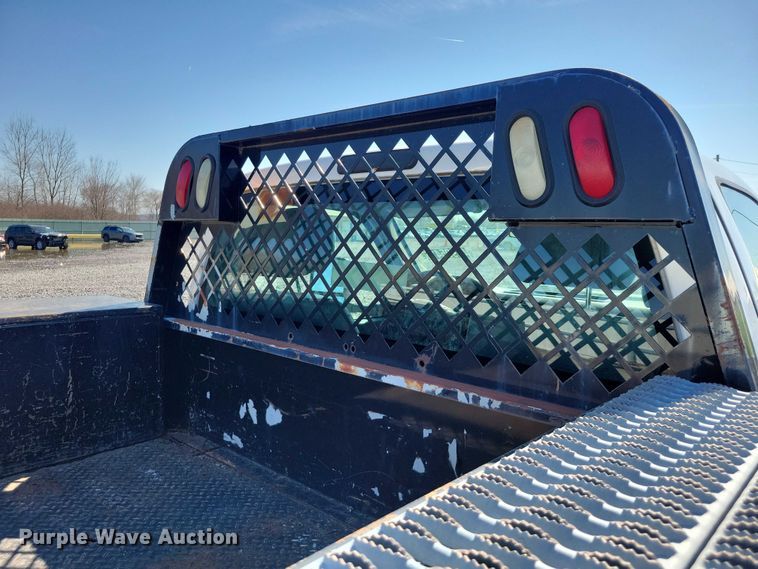 image for item YA2851 2015 Ford F550 Super Duty flatbed truck