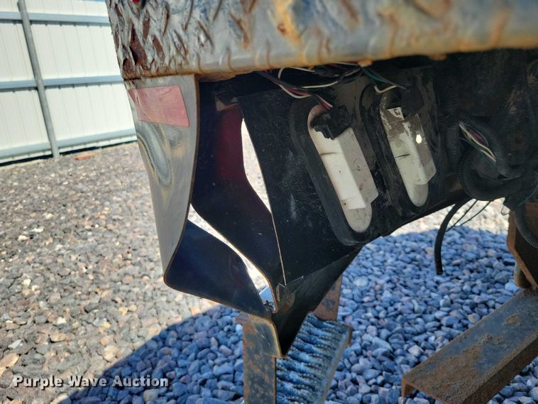 image for item YA2851 2015 Ford F550 Super Duty flatbed truck