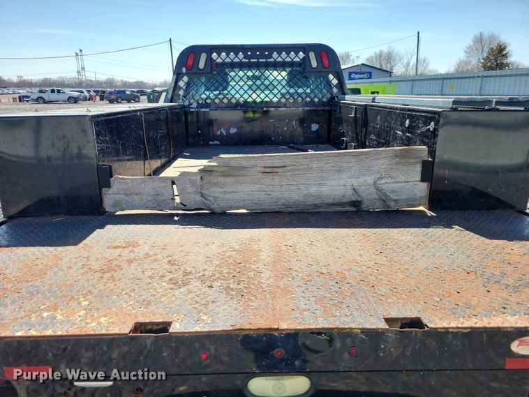 image for item YA2851 2015 Ford F550 Super Duty flatbed truck