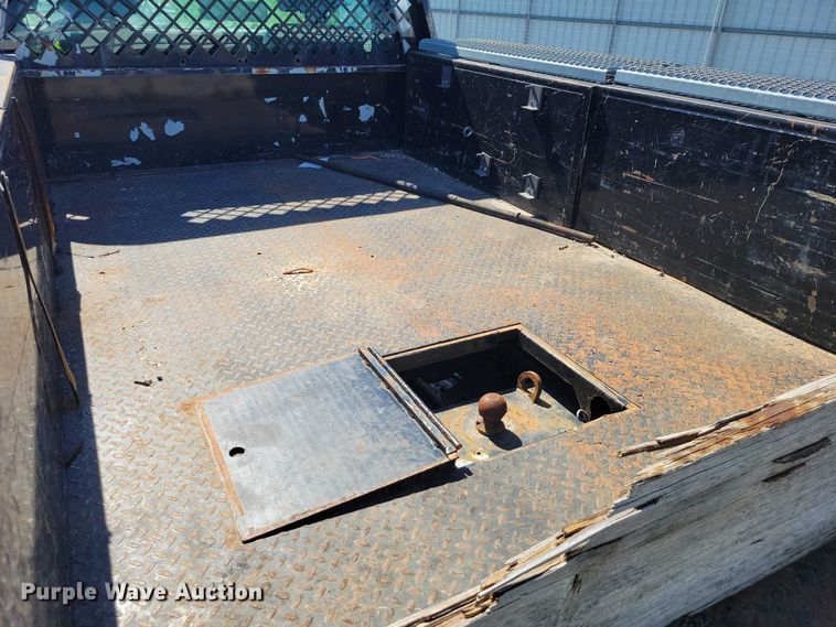 image for item YA2851 2015 Ford F550 Super Duty flatbed truck