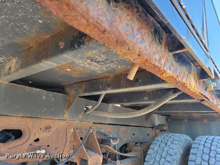 image for item YA2851 2015 Ford F550 Super Duty flatbed truck