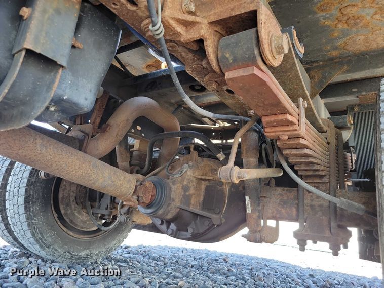 image for item YA2851 2015 Ford F550 Super Duty flatbed truck