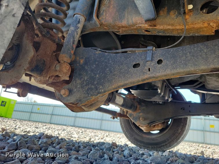 image for item YA2851 2015 Ford F550 Super Duty flatbed truck