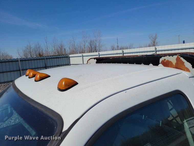 image for item YA2851 2015 Ford F550 Super Duty flatbed truck