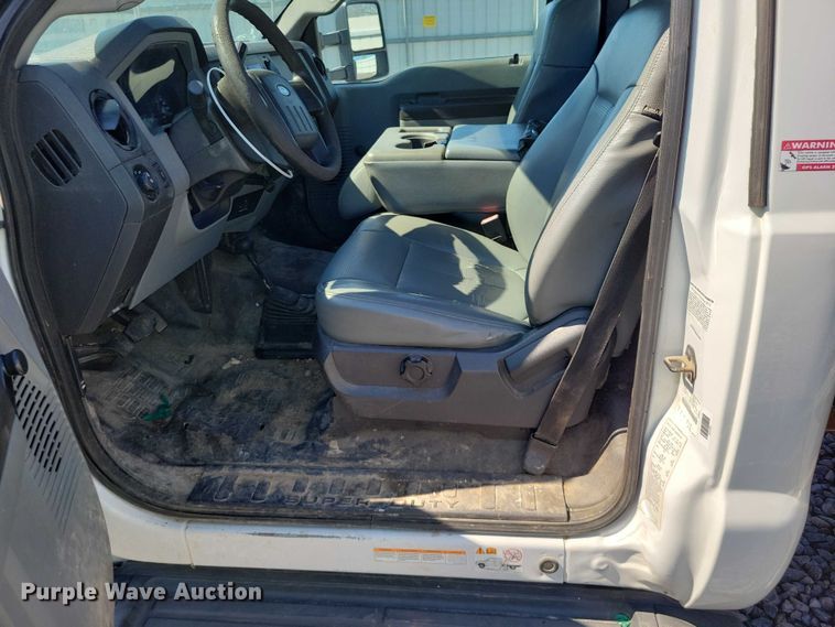 image for item YA2851 2015 Ford F550 Super Duty flatbed truck