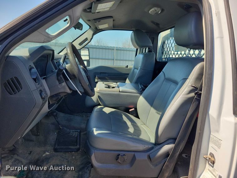 image for item YA2851 2015 Ford F550 Super Duty flatbed truck