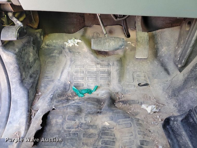 image for item YA2851 2015 Ford F550 Super Duty flatbed truck