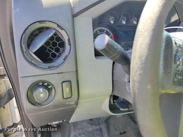 image for item YA2851 2015 Ford F550 Super Duty flatbed truck