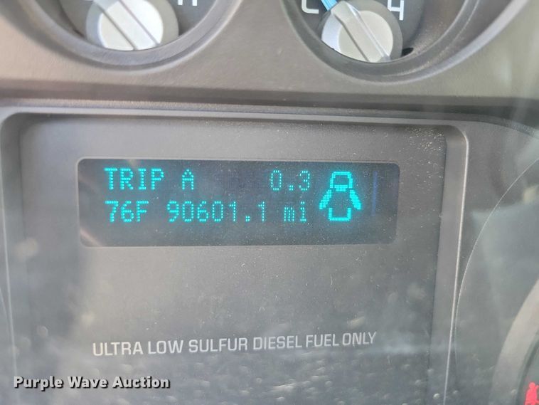 image for item YA2851 2015 Ford F550 Super Duty flatbed truck