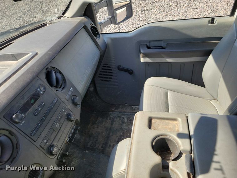 image for item YA2851 2015 Ford F550 Super Duty flatbed truck