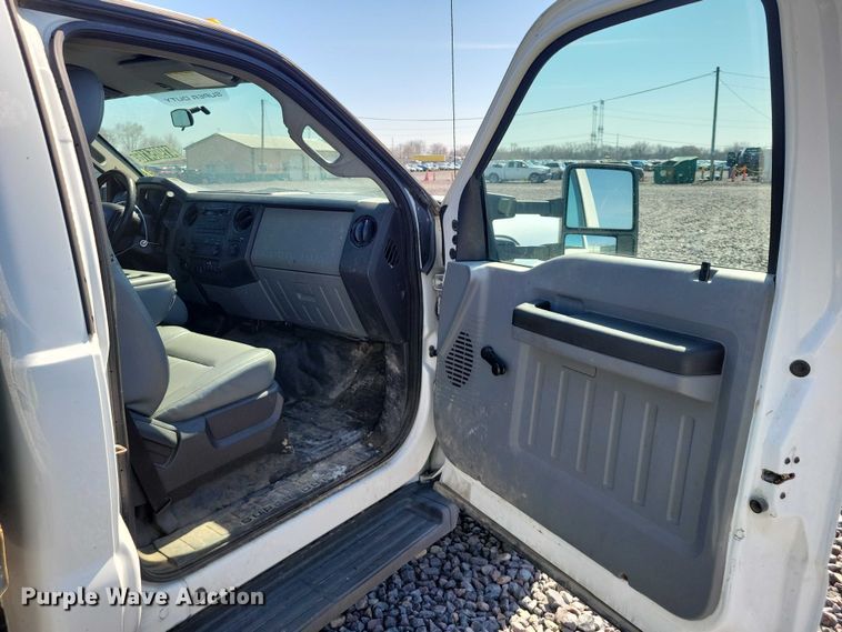 image for item YA2851 2015 Ford F550 Super Duty flatbed truck