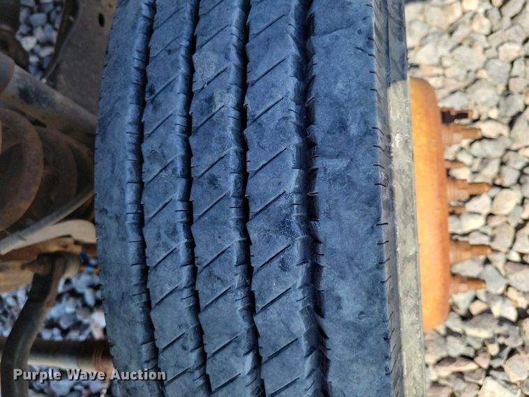 image for item YA2851 2015 Ford F550 Super Duty flatbed truck