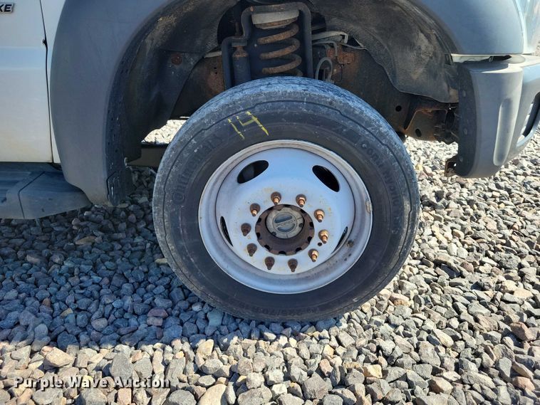 image for item YA2851 2015 Ford F550 Super Duty flatbed truck