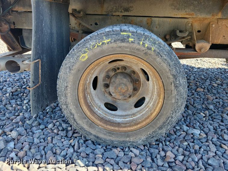 image for item YA2851 2015 Ford F550 Super Duty flatbed truck