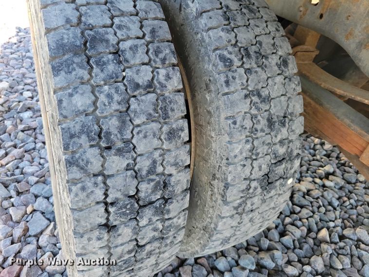 image for item YA2851 2015 Ford F550 Super Duty flatbed truck