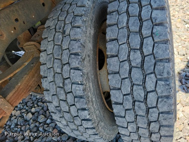 image for item YA2851 2015 Ford F550 Super Duty flatbed truck