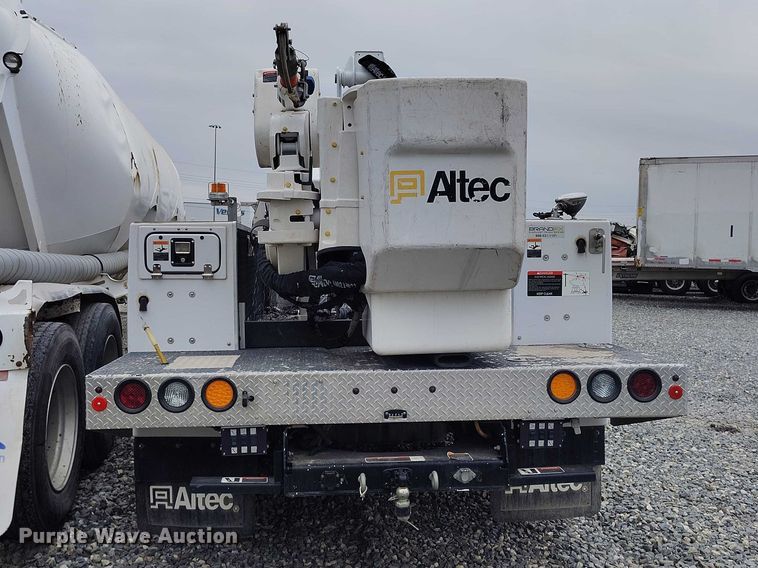 image for item YA2867 2018 Ford F550 Super Duty bucket truck