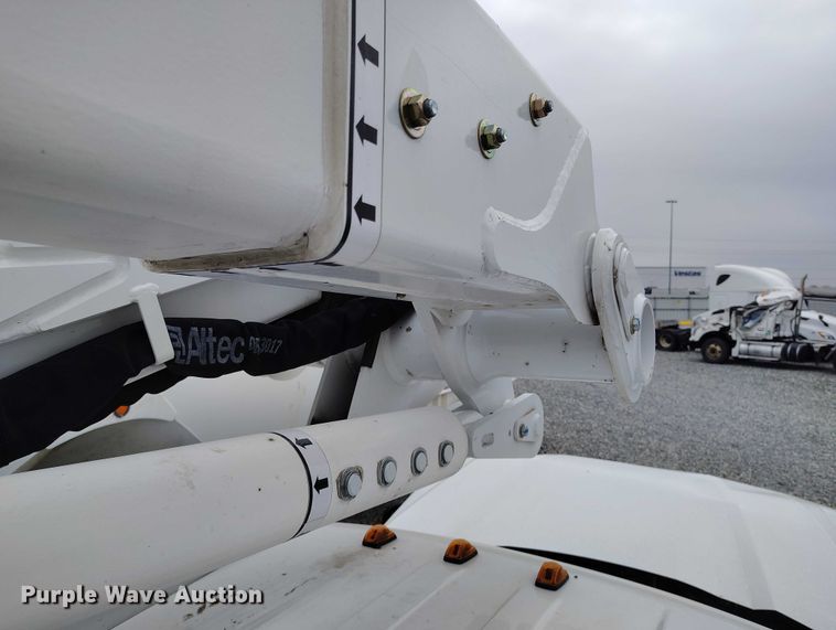image for item YA2867 2018 Ford F550 Super Duty bucket truck
