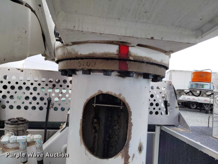 image for item YA2867 2018 Ford F550 Super Duty bucket truck