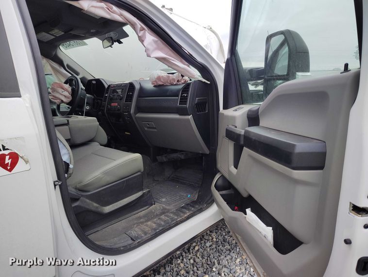 image for item YA2867 2018 Ford F550 Super Duty bucket truck