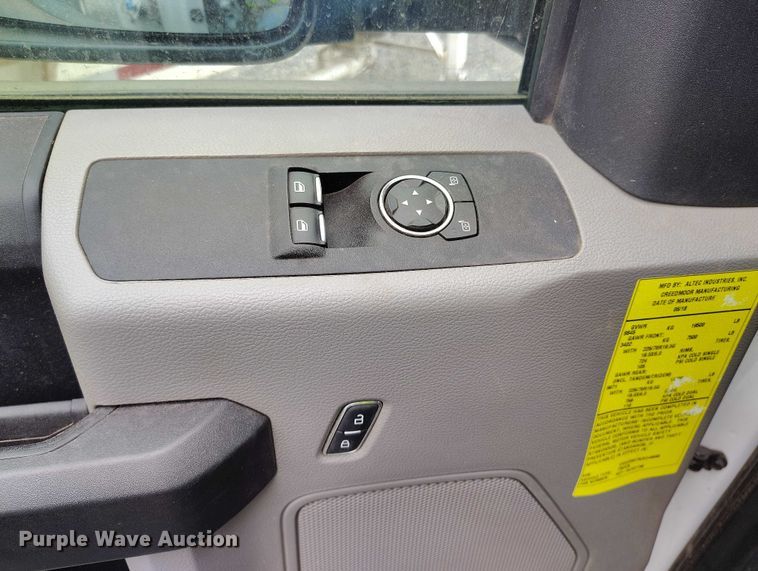 image for item YA2867 2018 Ford F550 Super Duty bucket truck
