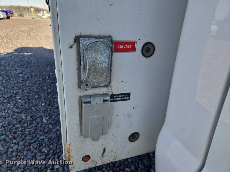 image for item YA2882 2015 Ford F450 Super Duty bucket truck