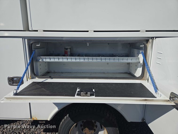 image for item YA2882 2015 Ford F450 Super Duty bucket truck