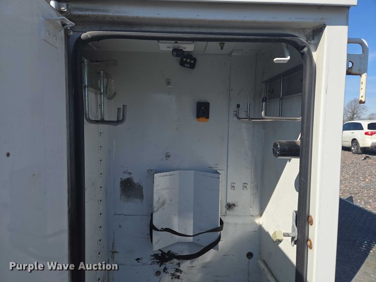 image for item YA2882 2015 Ford F450 Super Duty bucket truck