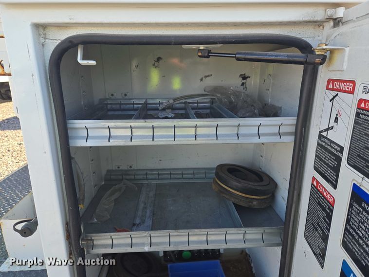 image for item YA2882 2015 Ford F450 Super Duty bucket truck