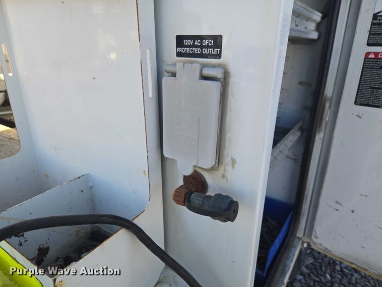 image for item YA2882 2015 Ford F450 Super Duty bucket truck