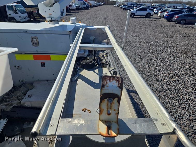 image for item YA2882 2015 Ford F450 Super Duty bucket truck