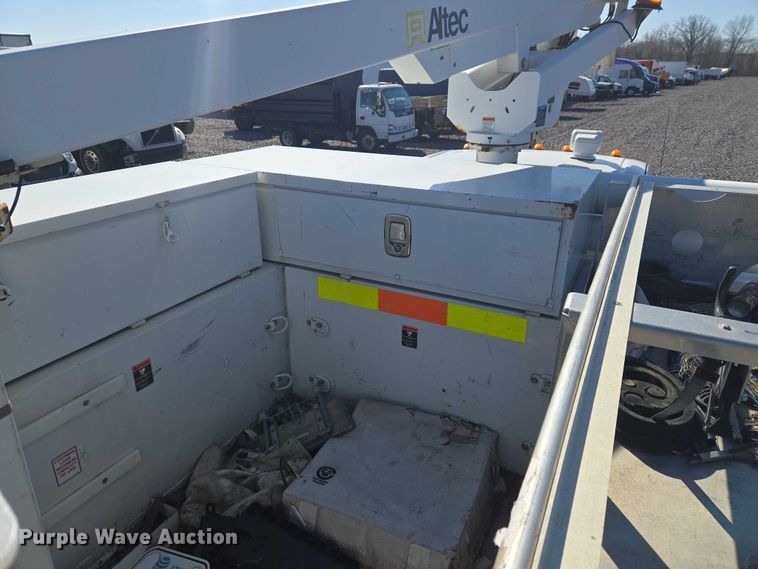 image for item YA2882 2015 Ford F450 Super Duty bucket truck