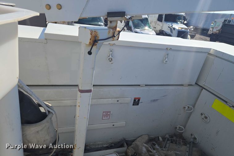 image for item YA2882 2015 Ford F450 Super Duty bucket truck