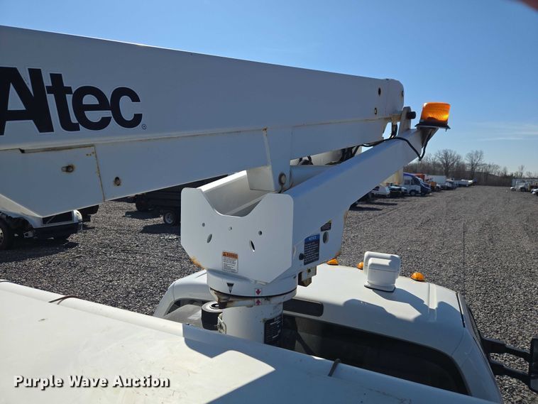 image for item YA2882 2015 Ford F450 Super Duty bucket truck