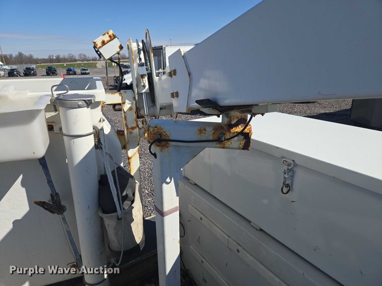 image for item YA2882 2015 Ford F450 Super Duty bucket truck