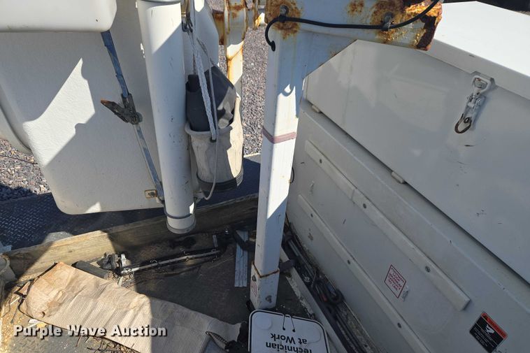 image for item YA2882 2015 Ford F450 Super Duty bucket truck