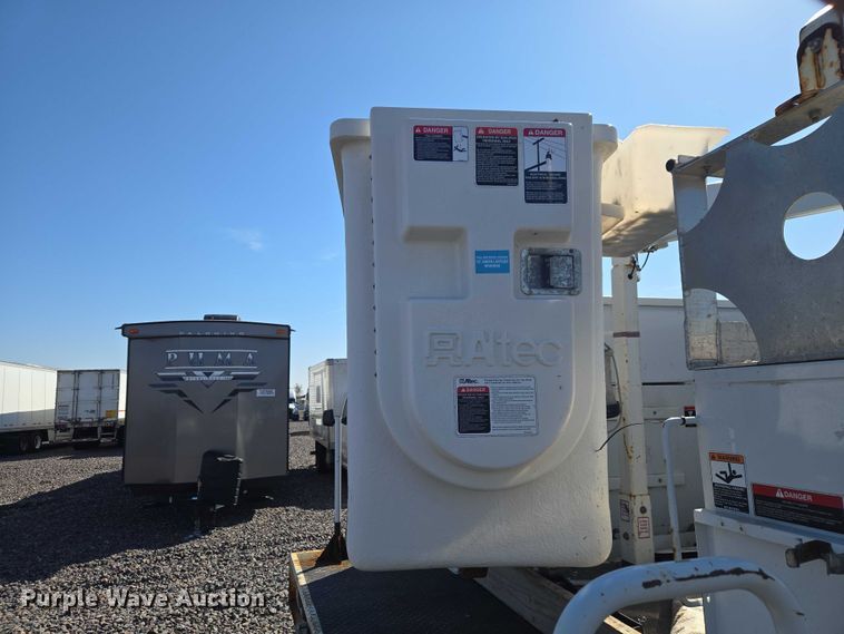 image for item YA2882 2015 Ford F450 Super Duty bucket truck