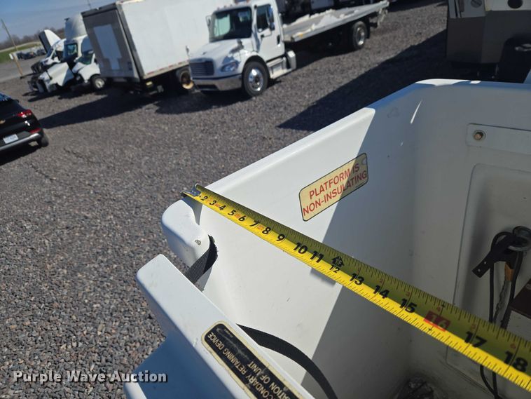 image for item YA2882 2015 Ford F450 Super Duty bucket truck