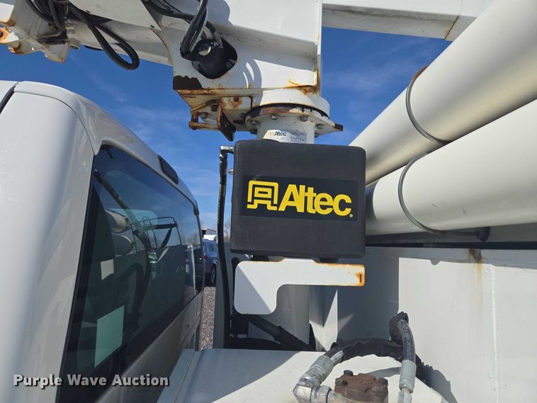 image for item YA2882 2015 Ford F450 Super Duty bucket truck