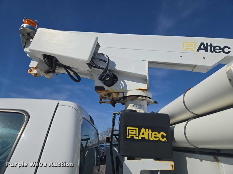 image for item YA2882 2015 Ford F450 Super Duty bucket truck