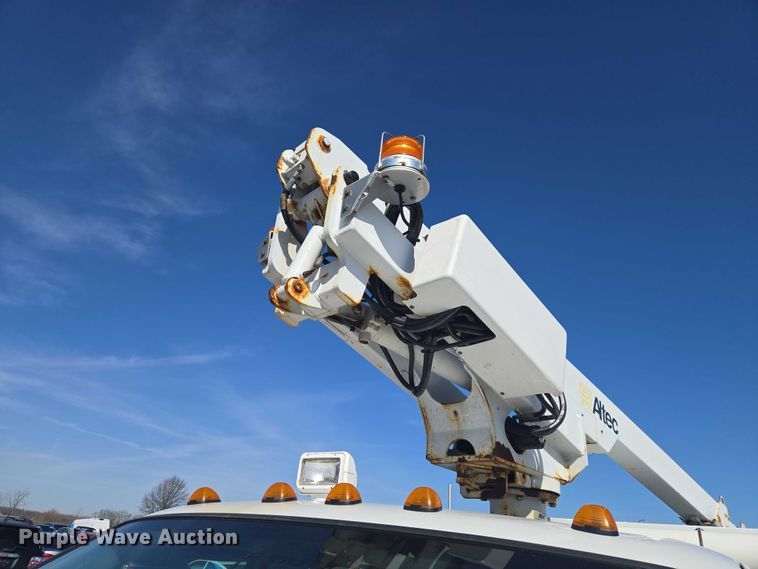 image for item YA2882 2015 Ford F450 Super Duty bucket truck