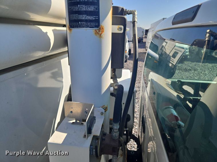 image for item YA2882 2015 Ford F450 Super Duty bucket truck