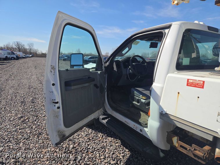 image for item YA2882 2015 Ford F450 Super Duty bucket truck