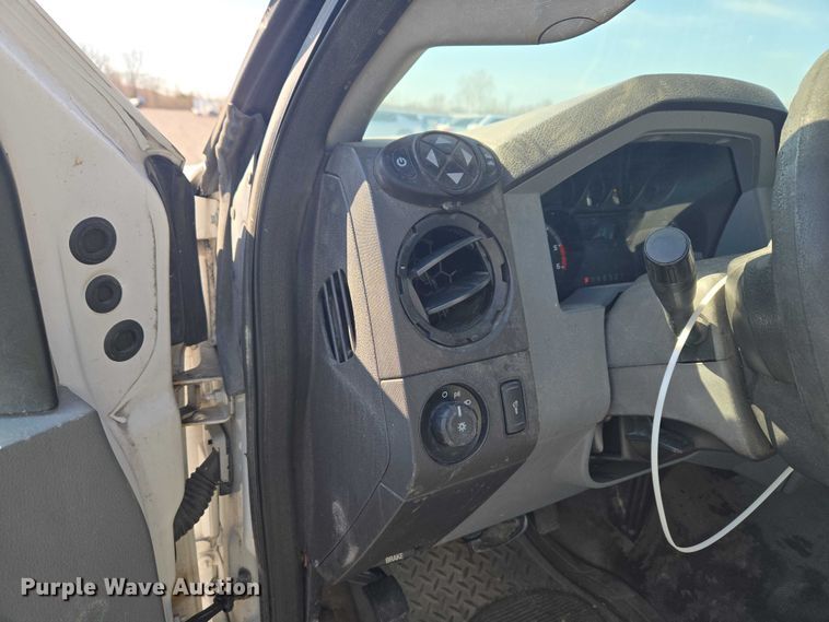 image for item YA2882 2015 Ford F450 Super Duty bucket truck