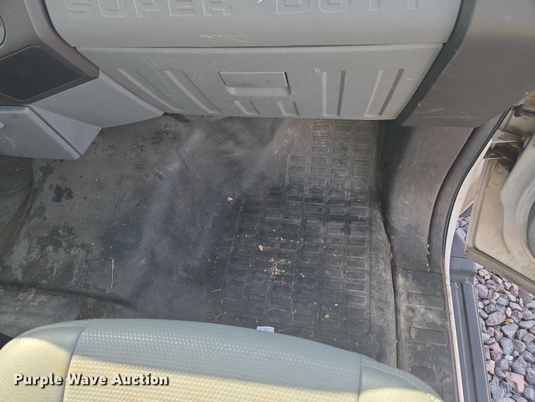 image for item YA2882 2015 Ford F450 Super Duty bucket truck