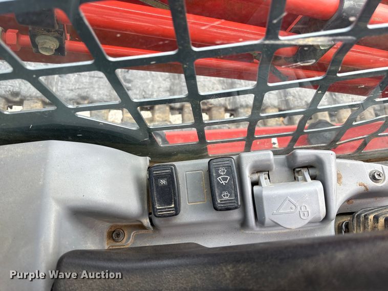 image for item YA2938 2017 Kubota SVL95-2S tracked skid steer loader