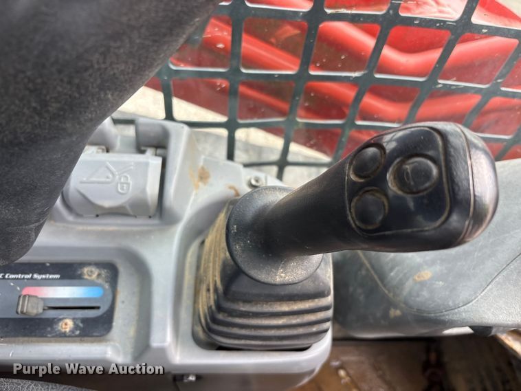 image for item YA2938 2017 Kubota SVL95-2S tracked skid steer loader